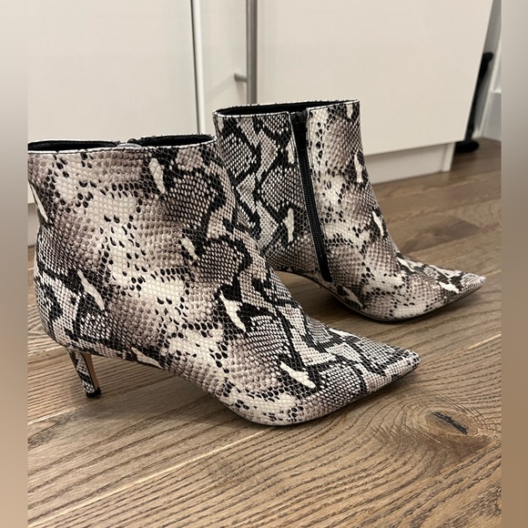 Tony Bianco Elia snake ankle boots booties 8.5 from Revolve - Picture 2 of 5